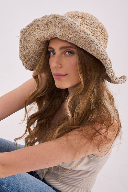 כובע אריגה קצוות