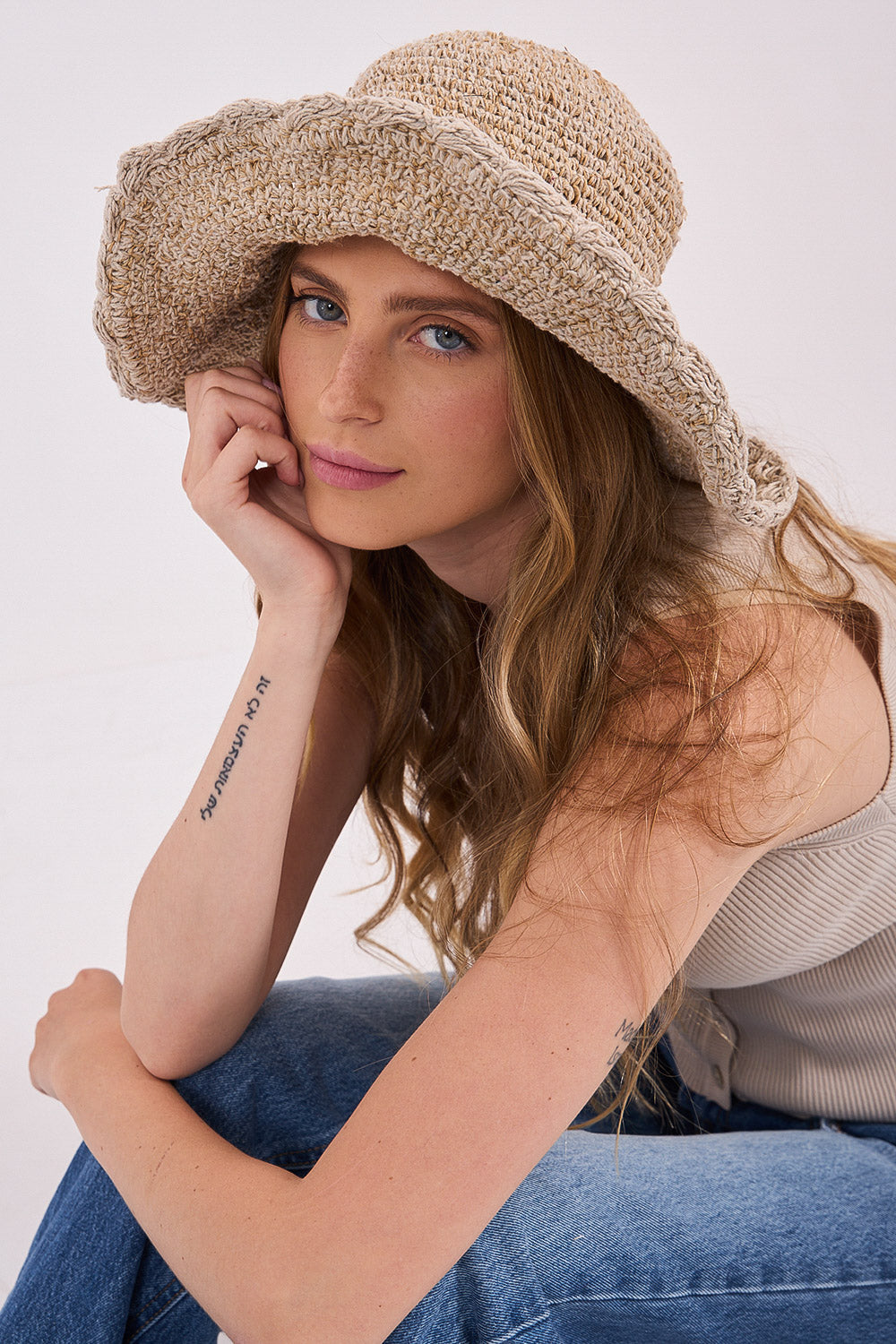 כובע אריגה קצוות