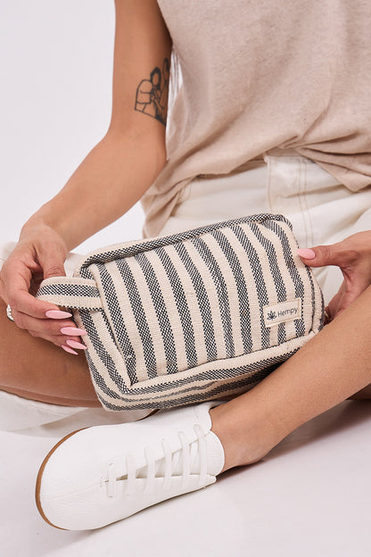 תיק איפור שחור לבן