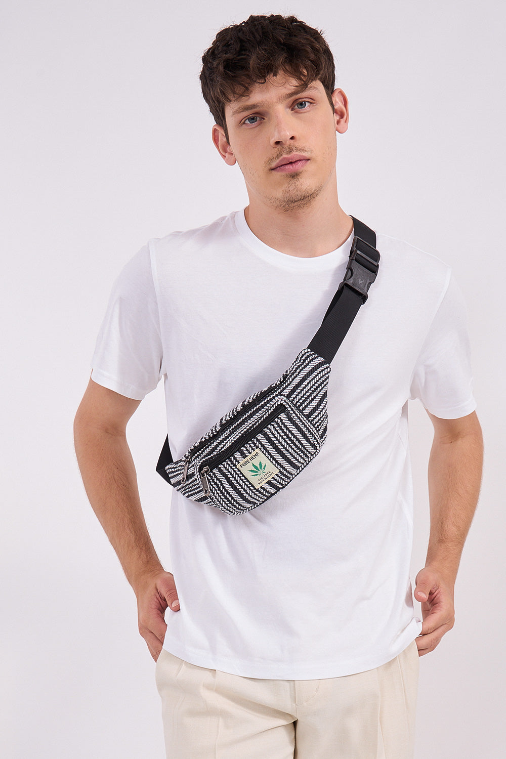 פאוץ׳ פסים  שחור לבן