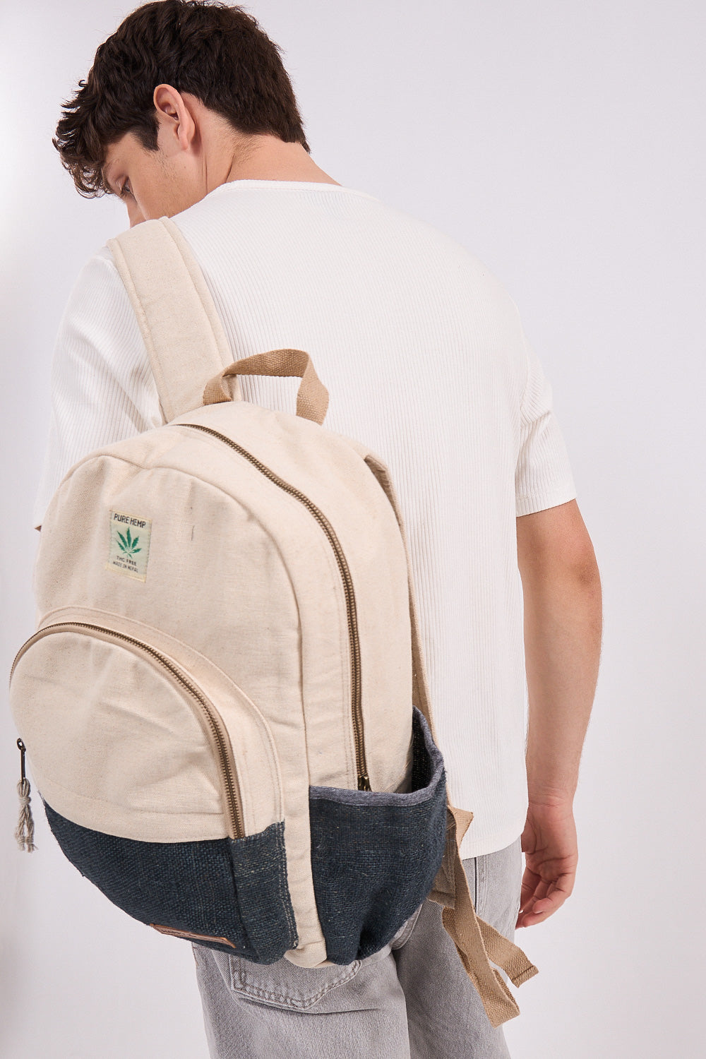 תיק גב אפור כהה