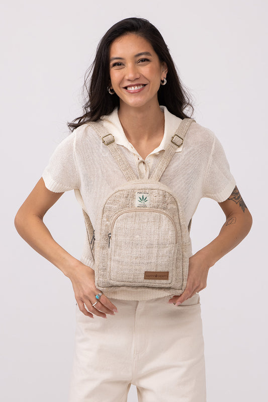 תיק גב קטן בצבע בז׳