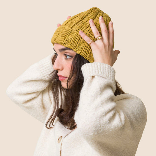 כובע צמר צהוב