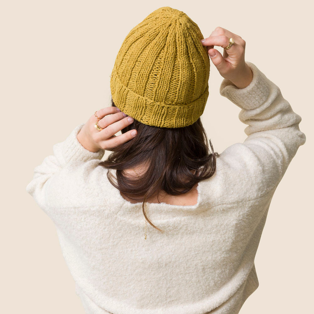 כובע צמר צהוב