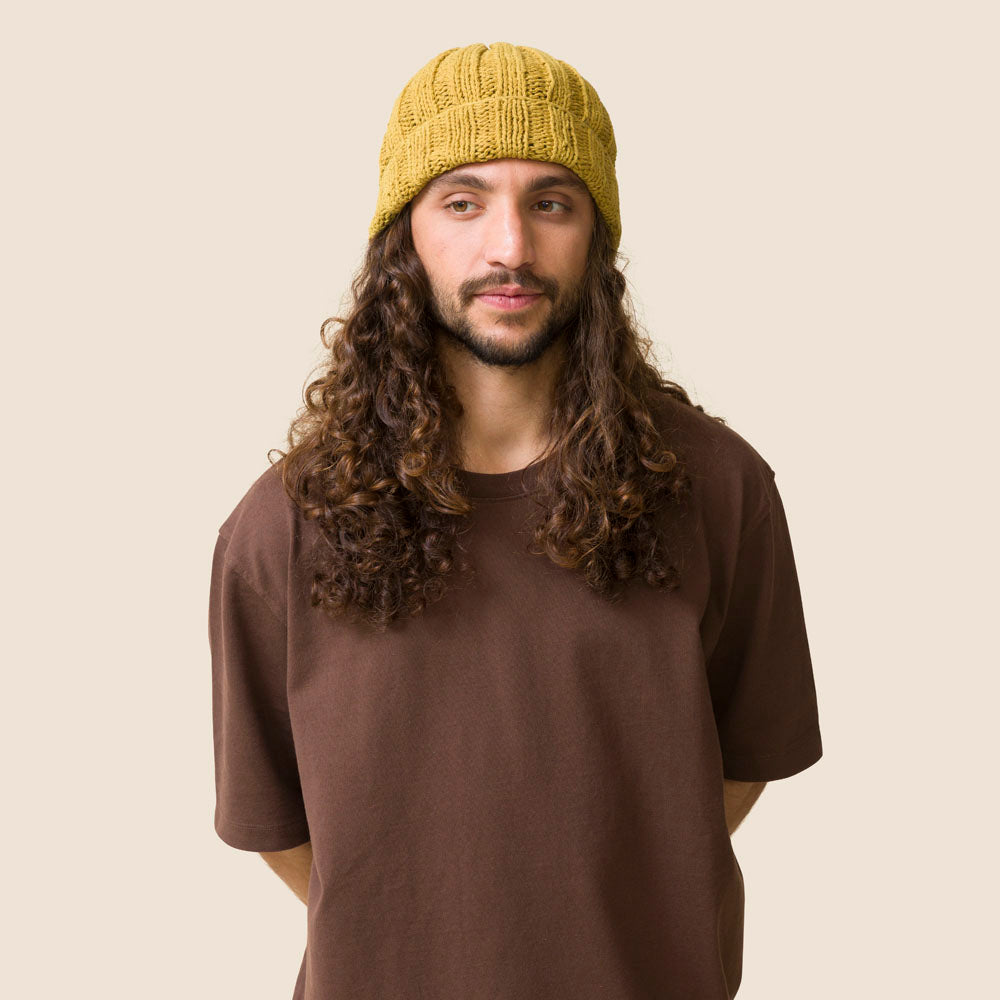 כובע צמר צהוב