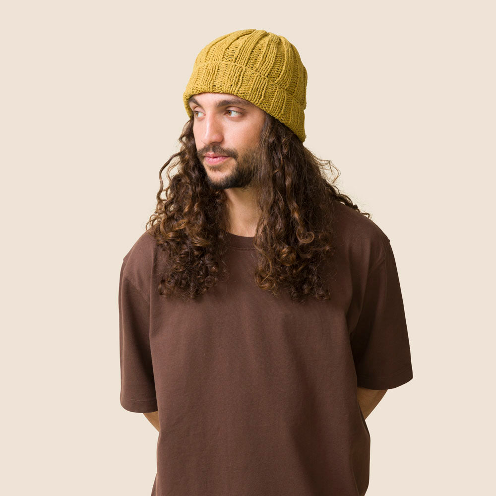 כובע צמר צהוב